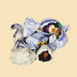 Prune în ciocolată albă