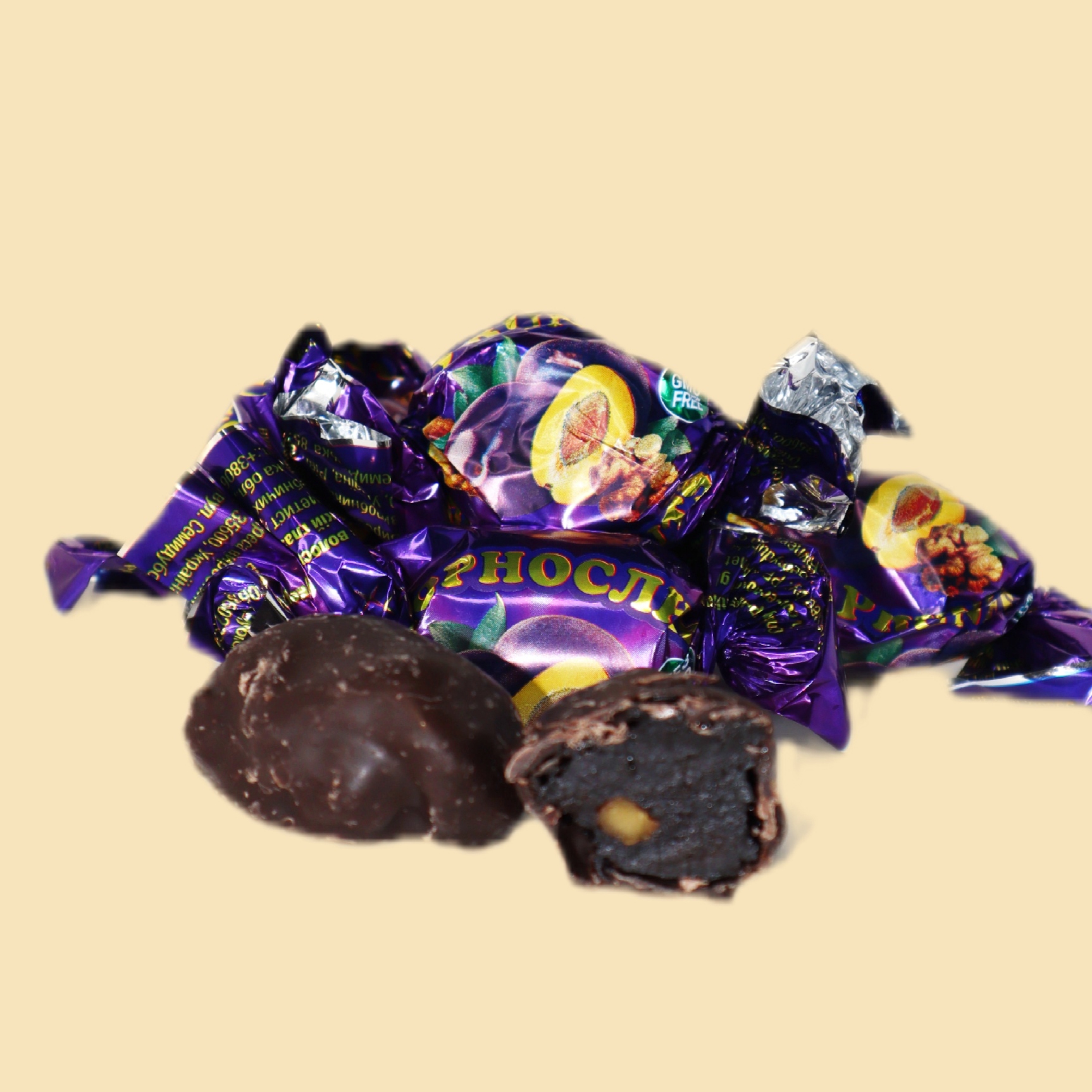 Prune în ciocolată cu nucă