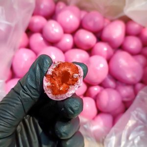 Căpșuni liofilizate învelite în ciocolată albă rose 100g